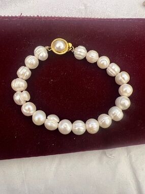 Gold-Clasp White Pearl Bracelet - Classic Women's Jewelry